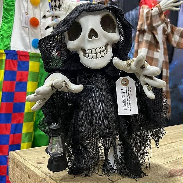 Mini Caveira com Lampião – Terror que Anda com Estilo! - Com Movimento - 40cm