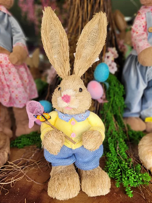 Coelho de Páscoa em Palha com Roupa e Caça-Borboletas 60cm