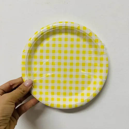 Prato de Papel Xadrez Amarelo 18cm - 8 Unidades