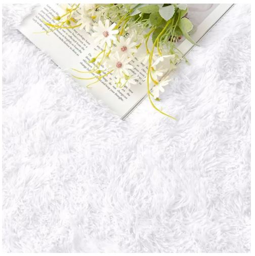 Aluguel - Tapete Peluciado 2M x 1,50Cm (Cores Variadas)