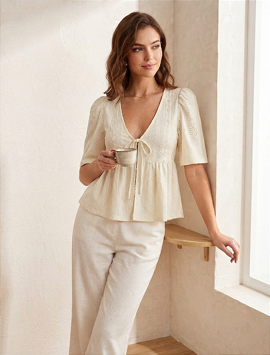 Blusa Modelo Peplum com decote V
