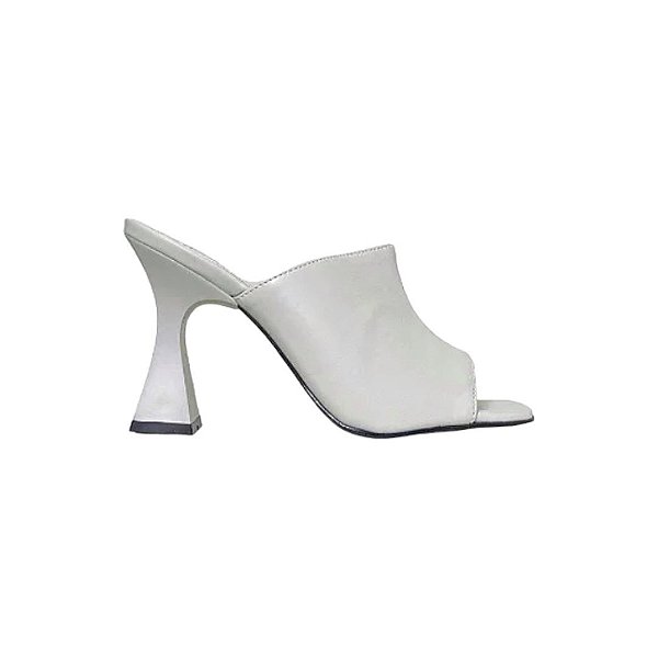Mayra off white