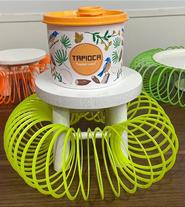 TUPPER REDONDINHA C/ BICO DOSADOR TAPIOCA FLORAL 500ML
