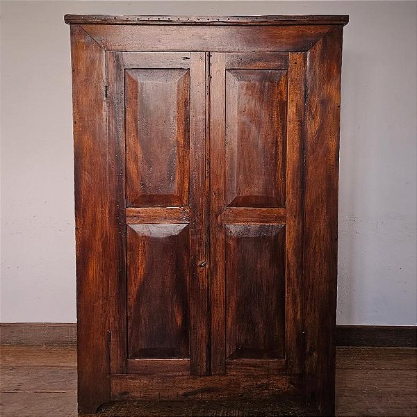 Armário Roupeiro 2 Portas com Moldura Superior - 196x127x60cm