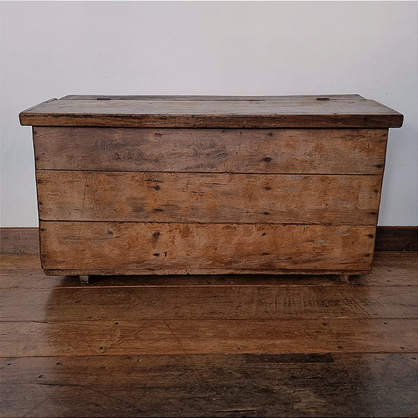 Baú Tulha Rústico c/ 3 Compartimentos, Séc. XX, MG - 139x47cm (L x P)