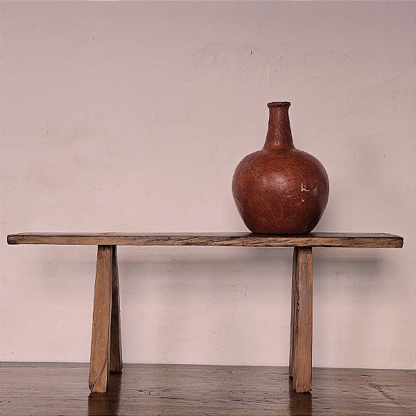 Banquinho Rural Mineiro com Pés em V Invertido Anos 50 - (34x19x92 cm)
