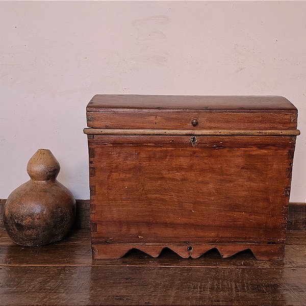Baú em Madeira, Século XIX, Espirito Santo - 75x43cm (L x P)