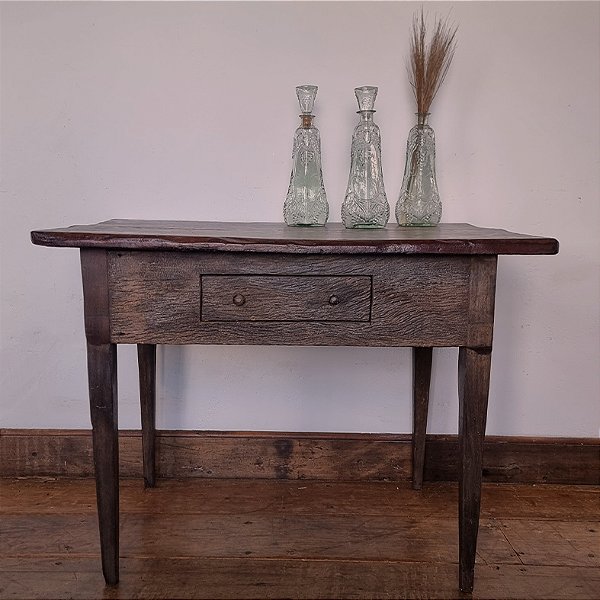 Mesa de Apoio Rústica com Gaveta Central, anos 70 - 64x95cm (L x C)