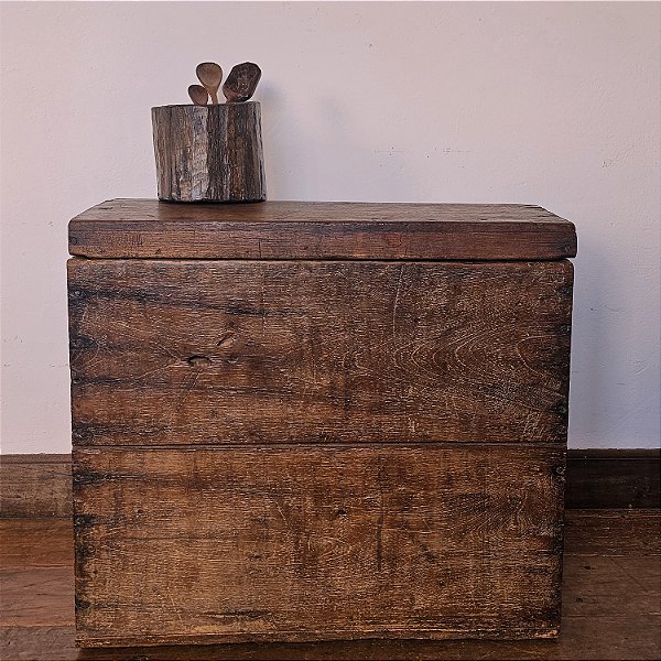 Caixote Rústico Mineiro em Madeira, Séc. XX - 86x51cm (L x P)