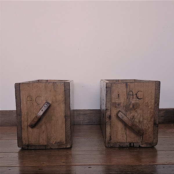 Par de Caixotes de Madeira Antigos, Transporte de Queijo, Séc XX