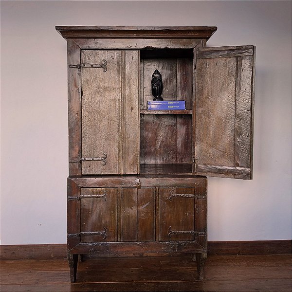 Armário com Compartimento Secreto, Séc. XIX - 110x55x204cm
