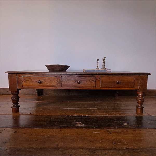 Mesa de Centro em Pinho de Riga, 6 Gavetas, Déc. 30 - 166x93cm (L x C)
