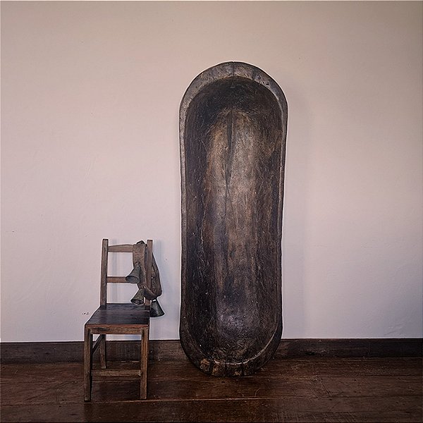 Gamelão Rústico em Madeira Escura, Séc. XIX – 189x63x22cm