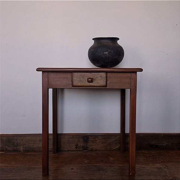 Mesa de Apoio ou Lateral com Gaveta e Puxador de Madeira - 61x40x64cm