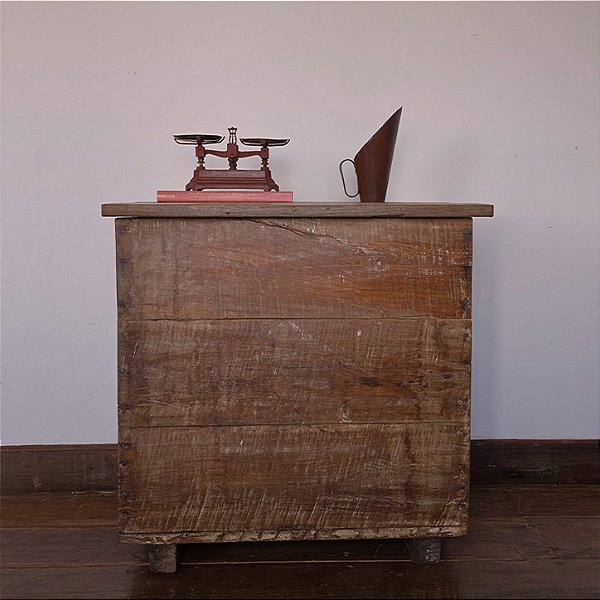 Caixote Antigo de Armazém, Década de 40 - 83x53x84cm