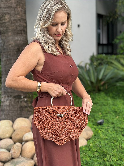 BOLSA ESTER NA COR TERRA MOLHADA