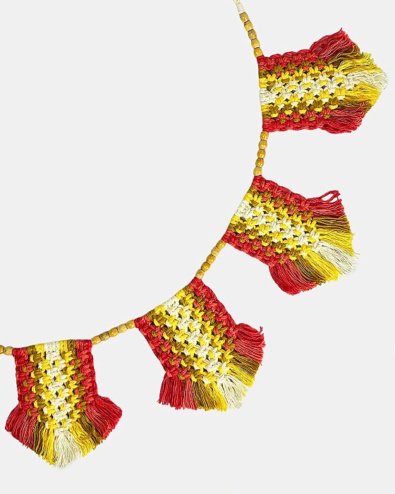 Bandeirinhas em macramê