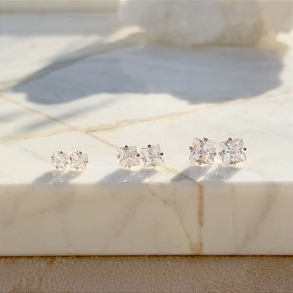Trio de brincos quadrados de zircônia branca em banho de ouro 18k