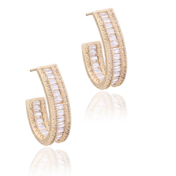 Brinco argola anzol em banho de ouro 18k com zircônias brancas