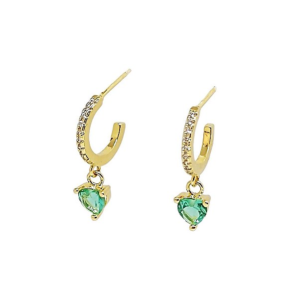 Brinco argola banhado em ouro 18k cravejada de zircônias cristais com um coração de zircônia verde esmeralda