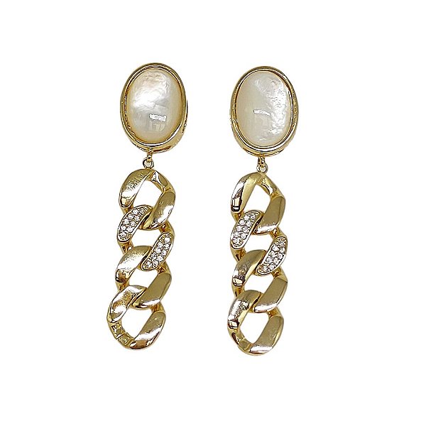 Brinco em banho de ouro 18k oval com madrepérola e pendulo de elos com zircônias cristais