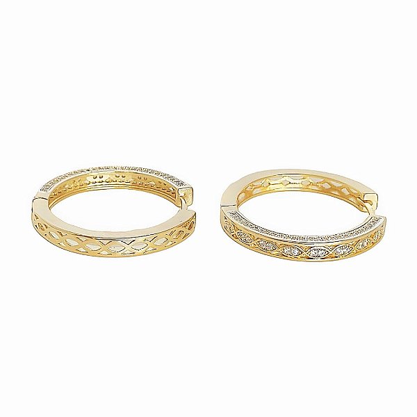 Brinco argola em banho de ouro 18k trabalhada e cravejada de zircônias cristais