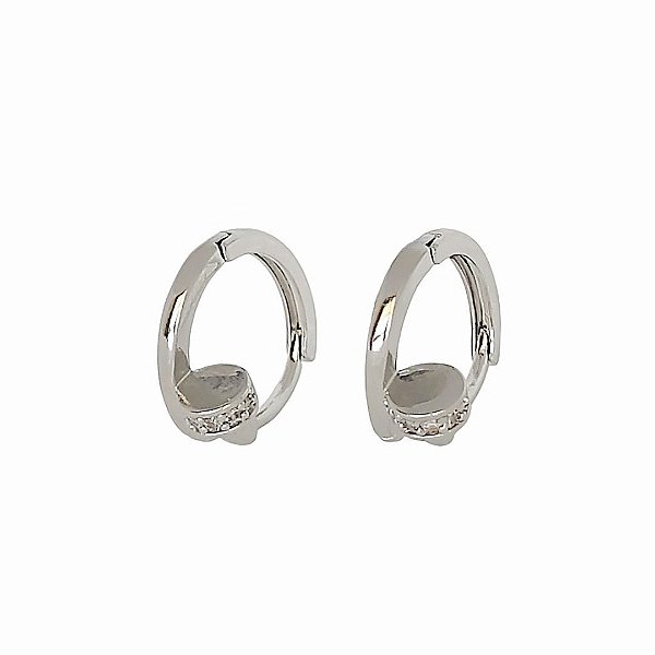 Brinco argola prego em banho de ródio branco com micro zircônias