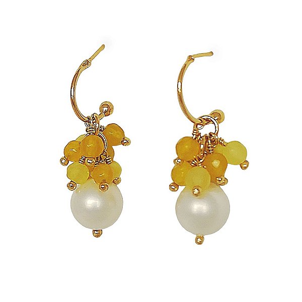 Brinco banhado em ouro 18k com pingente cacho de jade amarela e pérola shell