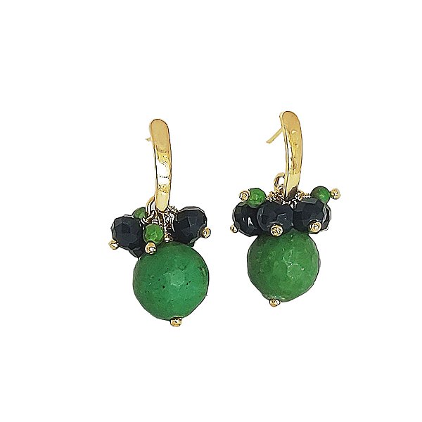 Brinco banhado em ouro 18k com cristais naturais verdes e jade verde