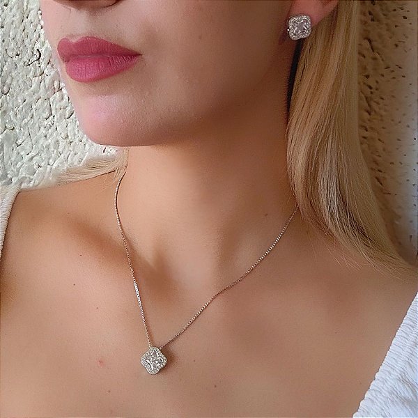 Conjunto em banho de ródio branco colar e brincos com trevo cravejados de zircônias