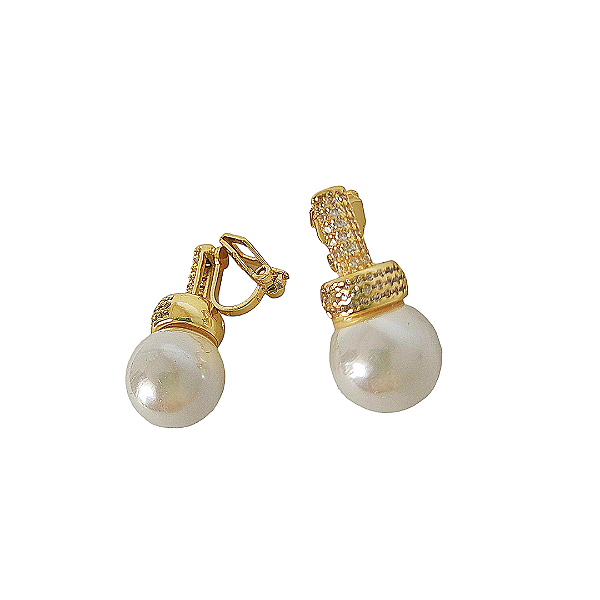 Brinco de pressão em banho de ouro 18k cravejado de zircônias cristais com pérola shell
