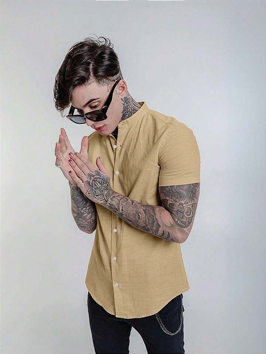 Camisa Bege Gola Padre - Manga Curta
