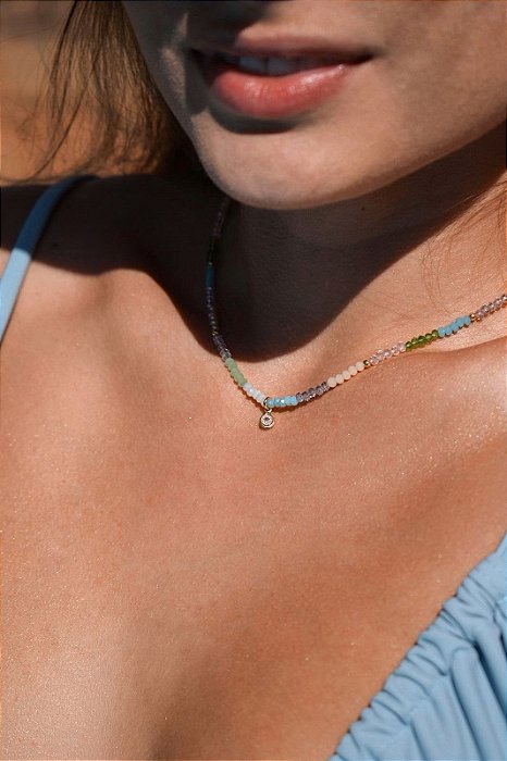 Choker em tons pastéis com bolinhas e ponto de luz