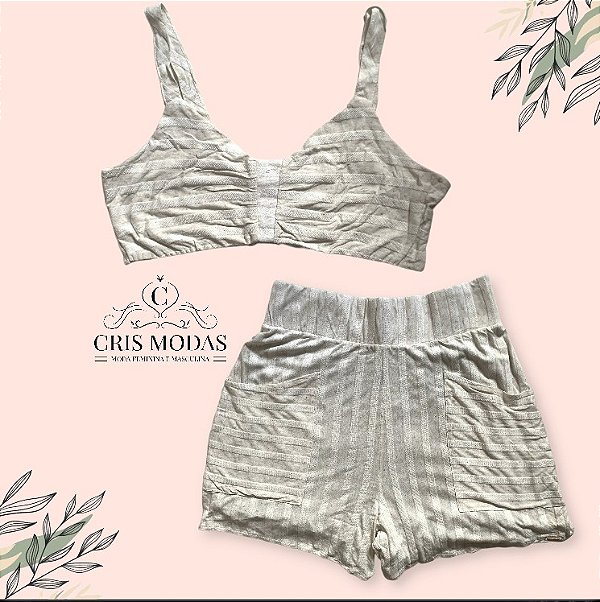 Conjunto Cropped e short curto em tecido