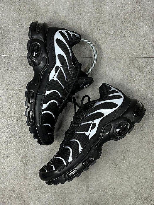 TENIS NIKE PRETO/BRANCO