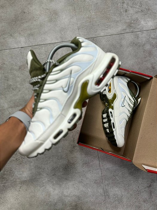 TENIS NIKE TN BRANCO/VERDE MILITAR - DA FANATICOS - Os melhores ...
