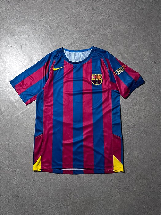 Camisa Retrô Do Barcelona - Ronaldinho 10 - Home 05/06