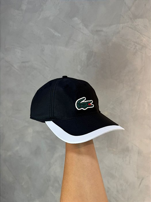 BONÉ LACOSTE CONTRAST BORDER PRETO