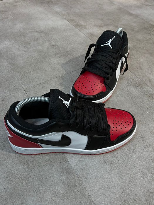 TÊNIS NIKE JORDAN LOW VERMELHO