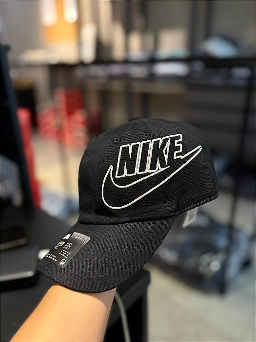 Bone Nike Letreiro Lateral Preto