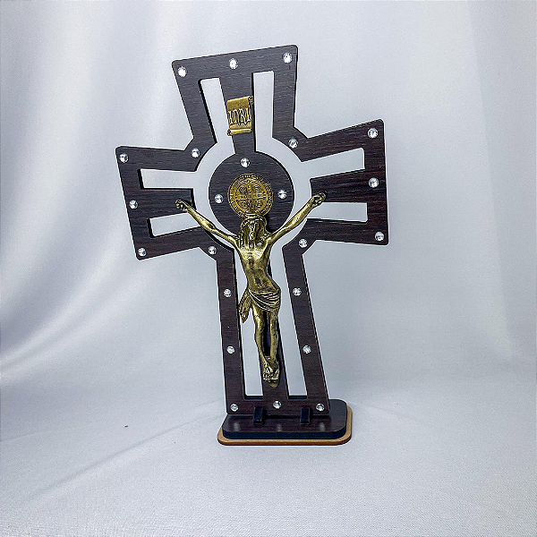 Crucifixo de mesa ou parede em MDF com imagem de Jesus e pedrarias decorativas – 28 cm