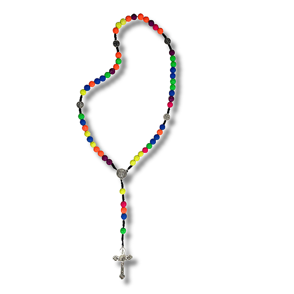 Terço Colorido Contas Estilizadas em Rosas e Medalha de São Bento - 48cm