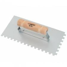 COMPEL DESEMPENADEIRA ACO DENTADA 12X26 DENTE 8MM CABO MADEIRA