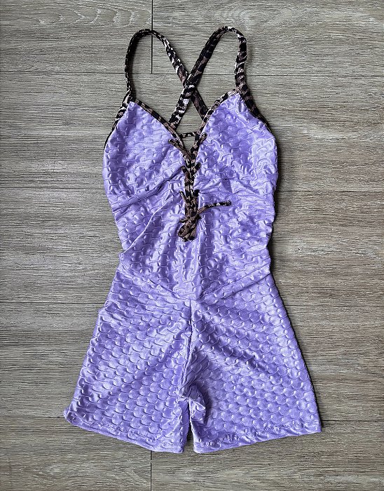 Macaquinho Ilhós Brocado Cirrê Lilás Empina