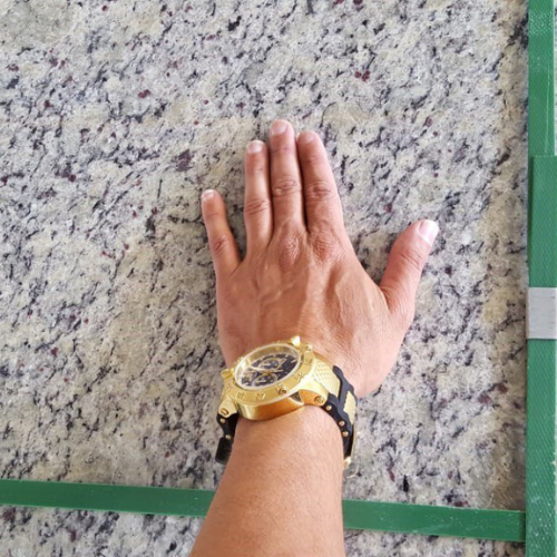 Piso de Granito Branco Arabesco Comercial 57X57cm M²
