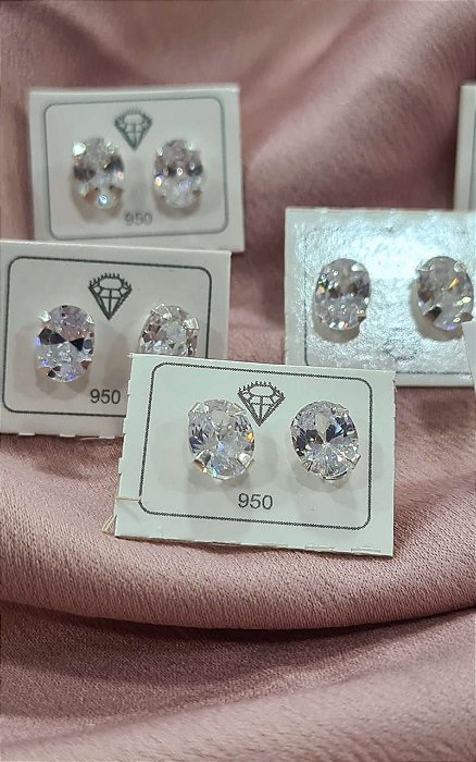 Brincos com Pedra Oval Prata 925 - 6x8mm - BPR262