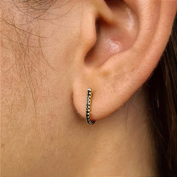 Brincos Cravejado com Pedras Pretas Semijoia 18k - 10mm - MB432