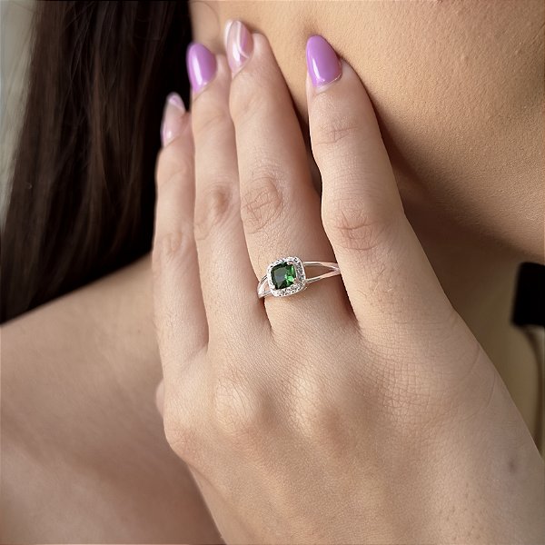 Anel Pedra Verde Cravejado com Zircônias Prata 925 - APR160