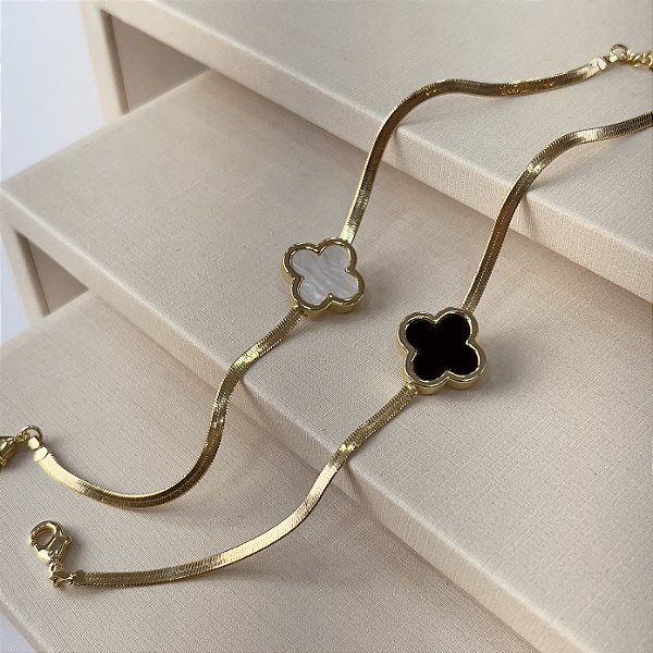 Pulseira Fio Laminado com Trevo Resinado Semijoias 18k - MP608