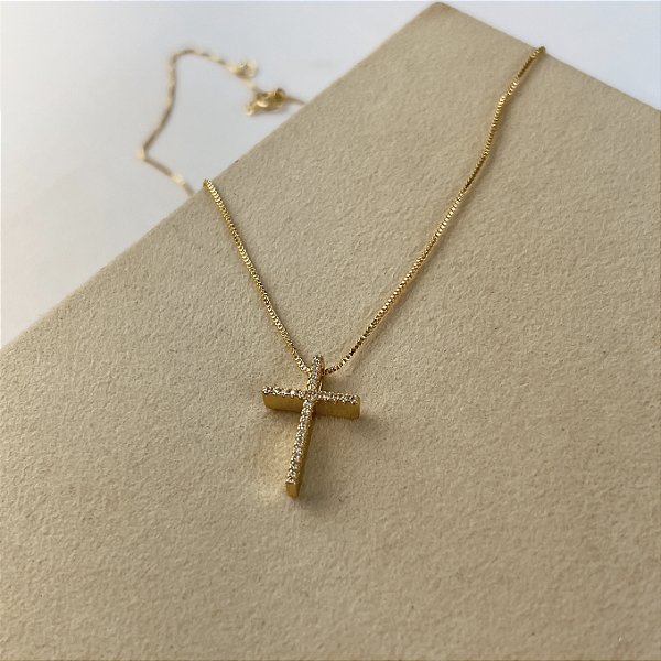 Gargantilha com Crucifixo Cravejado Semijoia 18k - MC584